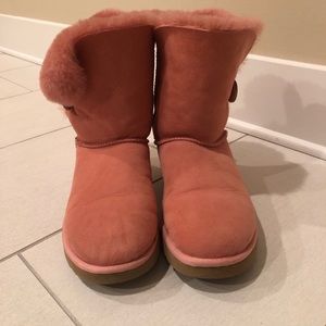 PRACTICALLY NEW PINK UGGS